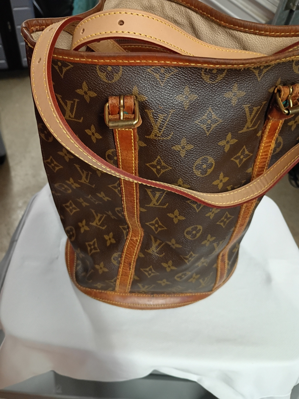 Authentic Louis Vuitton Brown Monogram Canvas Bucket Tote with Tan Vachetta Trim